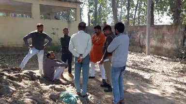 लखीमपुर: गणेशपुर गांव के पास बाइक सवार को अज्ञात वाहन ने मारी टक्कर, एक युवक की मौत और दूसरा गंभीर रूप से हुआ घायल