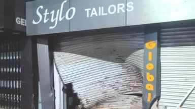 कांके: अंजुमन प्लाजा के पास तेज रफ़्तार कार ने स्कूटी को मारी टक्कर, हादसे में दो लोगों की हुई मौत व दो बच्चे हुए घायल