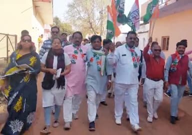 आज #हाथ_से_हाथ_जोड़ो_अभियान" के तहत नगरपालिका शिवपुरी के वार्ड क्र. 01 नोहरी में गली-गली दस्तक दी।