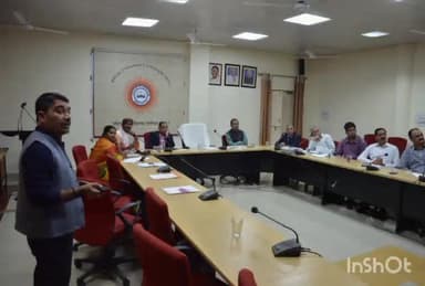 ग्वालियर गिर्द: जीवाजी विश्वविद्यालय में आर्किटेक्ट के चयन को लेकर हुई बैठक