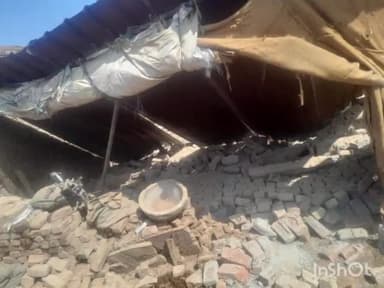 सादाबाद: कोकना कला में अचानक दीवार गिर जाने से एक महिला की हुई मौत, मौके पर पहुंची प्रशासनिक टीम