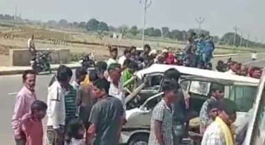 कन्नौज: गंधरापुर स्थित बाईपास पर डिवाइडर से अनियंत्रित ओमनी वैन टकराई, हादसे में 12 लोग हुए घायल व एक की मौत