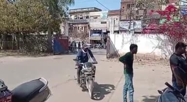 कटनी नगर: अहिंसा इलाके में कटनी कोतवाली पुलिस के द्वारा लगाया गया वाहन चेकिंग अभियान, 17 वाहनों पर की गई चालानी कार्रवाई