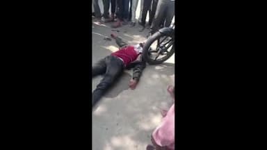 उसहैत से कादर चौक मार्ग पर ग्राम हरेंडी में शराब पीकर बाइक चला रहे अनजान व्यक्ती का बबूल के पेड़ से हुई टक्कर