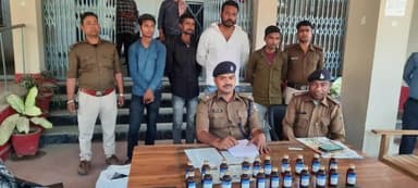 कहरा: कहरा कुट्टी के समीप वाहन चेकिंग के दौरान एक कार से भारी मात्रा में कोरेक्स कफ सिरप के साथ चार युवक गिरफ़्तार