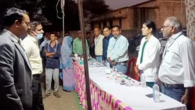 पथरिया: ग्राम कुमेरिया में विकास यात्रा में कलेक्टर और सीईओ ने स्वास्थ्य शिविर का लिया जायजा