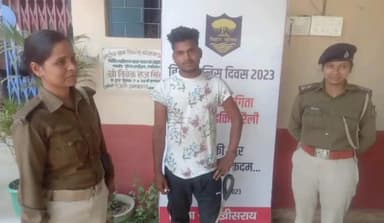 लखीसराय: शहीद द्वार गेट के समीप से टाउन पुलिस ने एक वारंटी को किया गिरफ्तार