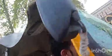 बरेली: चौकी चौराहा पर ई-रिक्शा को रोड रोलर ने मारी टक्कर, ई रिक्शा चालक को आई मामूली चोटें