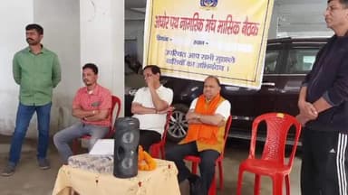 कांके: विधायक सीपी सिंह ने अपर बाजार में प्रधानमंत्री नरेंद्र मोदी के मन की बात कार्यक्रम को कार्यकर्ताओं के साथ सुना