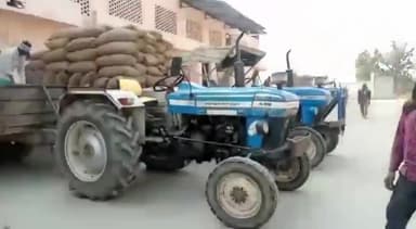 नवाबगंज: नवाबपुर स्थित कार्यालय पर DM को ज्ञापन देने के बाद भारतीय किसान यूनियन अराजनैतिक ने किसानों के साथ की बैठक