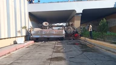 कोटा गोबरिया बावडी अंडरपास के नीचे पलटी खाया पानी का टैंकर किसी तरह का कोई हादसा नही