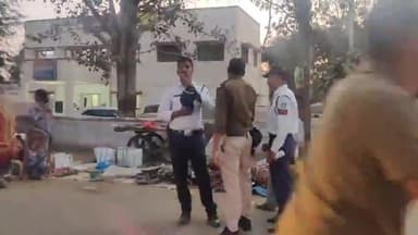 बैतूल नगर: थाना चौक पर भीड़ को देखते हुए यातायात पुलिस ने भारी वाहनों को किया डायवर्ट, दुर्घटना होने की बनी रहती है संभावना