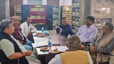तेघरा: रामविलास सिंह महाविद्यालय तेयाय के पुस्तकालय कक्ष में शाशित निकाय के अधिकारियों की महत्वपूर्ण बैठक आयोजित