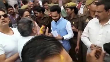 मथुरा: सांसद हेमा मालिनी ने विश्राम घाट जमुना जी का किया  निरीक्षण कर्मचारियों को दिए आवश्यक दिशा निर्देश