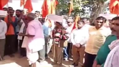 देवसर: जेपी कोल माइंस अमिलिया के विस्थापितों का अपनी विभिन्न मांगों को लेकर बरगवां में आज 6वें दिन भी धरना प्रदर्शन जारी