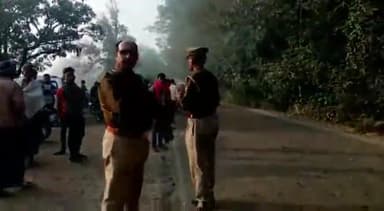 नवाबगंज: शहजादपुर चौराहे पर परीक्षा देने जा रहे छात्र के सड़क दुर्घटना में हुई थी मौत, पुलिस ने मामले पर दर्ज किया एफआईआर।