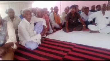 गोड्डा: अशोक स्तंभ परिसर गोड्डा  में झारखंड आंदोलन कर्मियों ने दिया धरना