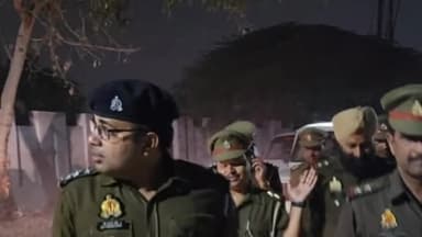 गाज़ियाबाद: PoliceCommissionerateGhaziabad
एसीपी वेव सिटी द्वारा पुलिस बल के साथ शांति एवं कानून-व्यवस्था बनाये रखने, सुरक्षा व्यवस्