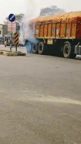 Pipra kothi me truck ke chakka me aag lag gai 22/02/2023
#piprakothi #motihari #public.offical #viralreels