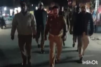 मोहम्मदी: शांति व्यवस्था बनाए रखने के दृष्टिगत पसगवां पुलिस ने थाने से चौराहे होते हुए मुख्य सड़कों पर किया पैदल गश्त मार्च