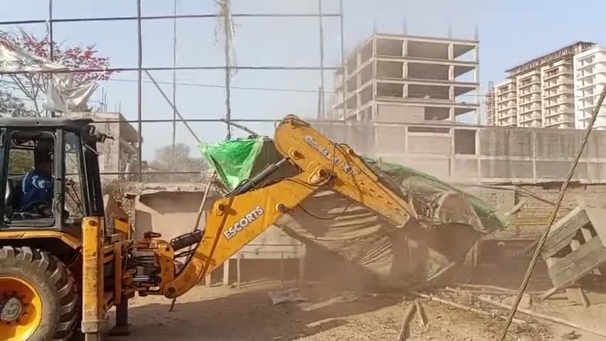 सदर: #सारनाथ हवेलियां चौराहे पर अतिक्रमण चलाया गया