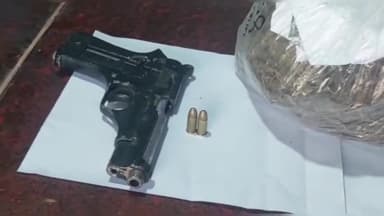 कटिहार: सहायक थाना क्षेत्र के दो अलग-अलग जगह से पिस्टल, गांजा व चोरी की तीन बाइकों के साथ दो आरोपियों को किया गया गिरफ्तार