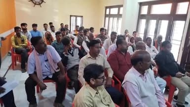 दातागंज: भाजपा जन सहयोग कार्यालय दातागंज पर कार्यकर्ताओं ने पीएम मोदी के मन की बात कार्यक्रम को सुना