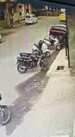 ग्वालियर गिर्द: पंचवटी कॉलोनी में युवक के साथ हुई मारपीट, वीडियो हुआ वायरल