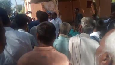 बीना:- मध्यप्रदेश के जिला सागर के बीना तहसील के भीलावली मै निकाली गई विकासयात्रा मैं उपस्थित रहे विधायक श्रीमहेश जी