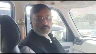 कांग्रेस पार्टी द्वारा गुलाब को सड़क पर बिछाकर अपने नेताओं को खुश करना आपत्तिजनक है : रासपा संयोजक शशि प्रताप सिंह