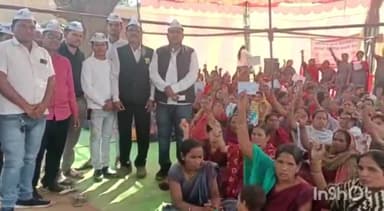 आरंग: आंगनवाड़ी कार्यकत्रियों व सहायिकाओं की हड़ताल को आरंग में AAP कार्यकर्ताओं ने दिया समर्थन