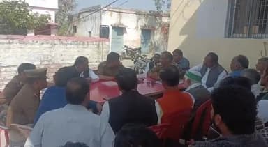 जलेसर: होली पर्व को लेकर एसडीएम व सीओ ने जलेसर थाने में क्षेत्र के गणमान्य लोगों के साथ की बैठक