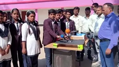 बरकागाँव: मॉडर्न पब्लिक स्कूल के वर्ग-8 के विद्यार्थियों ने प्रोजेक्ट बनाकर छात्रों के सामने अपनी प्रतिभा का किया प्रदर्शन