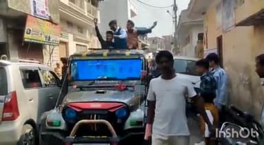 गाज़ियाबाद: डासना क्षेत्र में युवकों द्वारा कार की छत व खिड़कियों पर बैठकर डांस करते हुए वीडियो हुआ वायरल