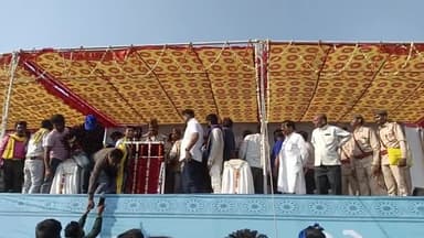 जंबूरी मैदान में कंगला मांझी सरकार के संरक्षक आरएन धुर्वे द्वारा समाज को एक दिशा देने की कोशिश की