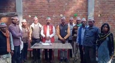 नवाबगंज: लक्ष्बर बजहा में मिनी सचिवालय के मानक विहीन निर्माण को लेकर राष्ट्रीय किसान मजदूर संगठन द्वारा बीडीओ को सौंपा गया ज्ञापन