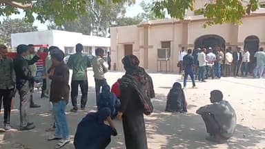 बुलंदशहर: जिलेभर से पहुंचे फरियादियों की एसएसपी कार्यालय में लगी भीड़, एसएसपी ने सभी फरियादियों की सुनी समस्याएं