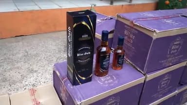 गोड्डा: गुप्त सूचना के आधार पर मुफस्सिल थाना के द्वारा दुमुँही चौक पर जाँच के दौरान 28 पेटी अवैध शराब बोलेरो और सफारी से जब्त