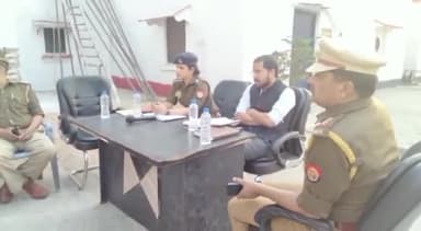 कन्नौज: आगामी त्यौहारों को लेकर सदर कोतवाली में एसडीएम व सीओ सिटी के नेतृत्व में पीस कमेटी का आयोजन किया गया.