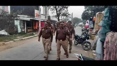 इकौना: एसपी के निर्देश पर थाना अध्यक्ष पंकज कुमार ने कटरा कस्बे में पैदल गश्त कर दिलाया सुरक्षा का एहसास