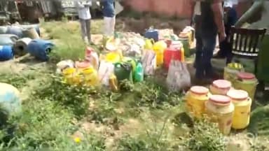 लखीसराय: उत्पाद थाना लखीसराय में एक माह में जप्त की गई 2 हजार 132 लीटर शराब को किया गया विनिष्ट।