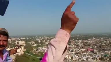 मथुरा: श्री जी मंदिर में धूम-धाम से हुई लड्डूओं होली, लाखों श्रद्धालु सहित किन्नर हुए शामिल