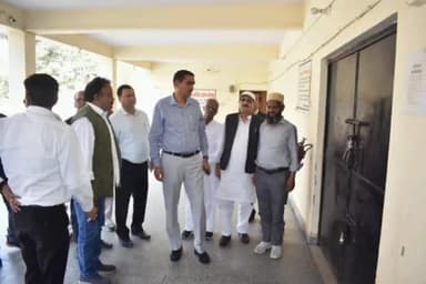 बुलंदशहर: सदर तहसील में पहुंचकर जिलाधिकारी सीपी सिंह ने ईवीएम गोदाम का किया स्थलीय निरीक्षण