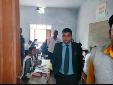 डीएम व एसपी ने जनता जनार्दन इंटर कॉलेज का किया औचक निरीक्षण
