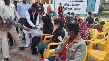 नवाबगंज: लखपेड़ाबाग स्थित आवास पर सांसद उपेंद्र सिंह रावत ने 25 क्षय रोगियों के बीच बांटे पुष्टाहार के किट