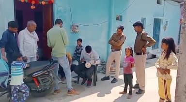 खुरई: खुरई के खेरा नाका क्षेत्र में चोरों ने दीवाल में सेंध लगाकर सोने चांदी के जेवरातों सहित नगदी पर किया हाथ साफ