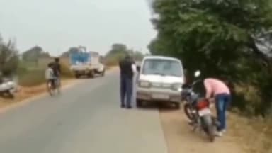 देवसर: जियावन थाना पुलिस ने देवसर मुख्य मार्ग पर सघन वाहन चेकिंग अभियान चलाकर 10 दो पहिया वाहन चालकों के काटे चालान