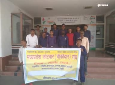 इछावर: कोटवार संघ ने कलेक्ट्रेट पहुंचकर CM शिवराज के नाम प्रशासनिक अधिकारी को सौंपा ज्ञापन, हड़ताल पर जाने की दी चेतावनी