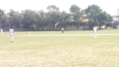 नवाबगंज: केडी सिंह बाबू स्टेडियम में DM के नेतृत्व में राजस्व विभाग RDPR के बीच मैच खेला गया,DMकी धमाकेदार बैटिंग से टीम विजय हुई