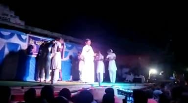 ಮುಂಡರಗಿ: ವೆಂಕಟಾಪುರ ಗ್ರಾಮದ ಶ್ರೀ ಬಸವೇಶ್ವರ ಪ್ರೌಢಶಾಲೆಯ ಎಸೆಸೆಲ್ಸಿ ವಿದ್ಯಾರ್ಥಿಗಳಿಗೆ ಬೀಳ್ಕೊಡುಗೆ ಸಮಾರಂಭ